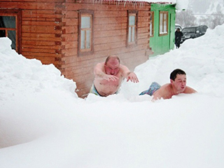 Русская баня зимой