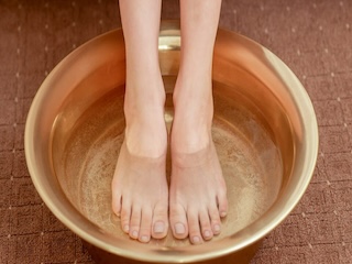 Синдром холодных ног лечит баня